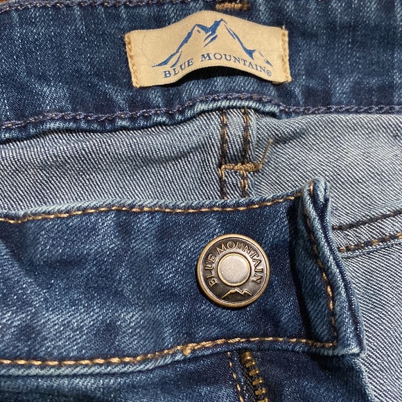 NWT Women’s Blue Mountain Size 10 Jeans - Picture 9 of 9